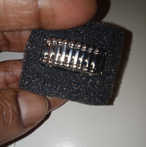 Stretch Rings Grey Faux Pearl Rhinestone Ring and Bracelet set. - Picture 3 of 7